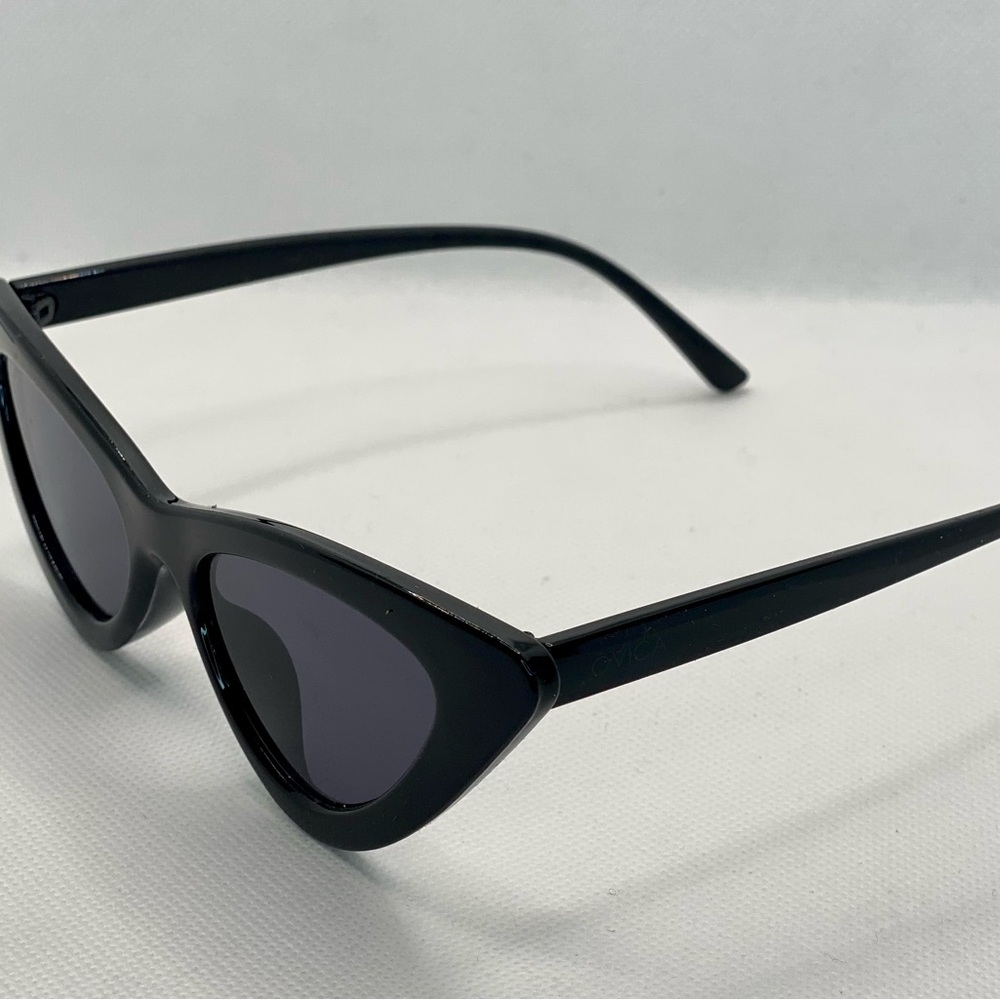 Ōvica Sunglass - Picture 3 of 11